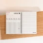vue sur double page intérieure organise book 24 sur support marron