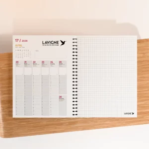 vue sur double page intérieure organise book a4 sur support marron