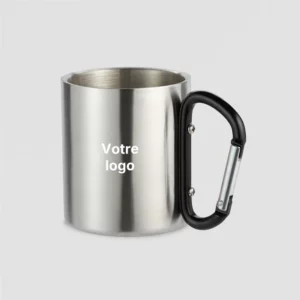 mug mousqueton trumbo sur fond gris
