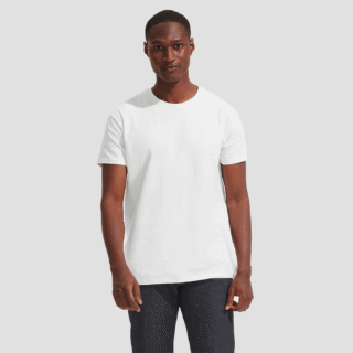 mannequin avec t-shirt economique titan sur fond gris