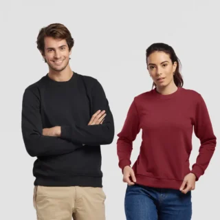 scene mannequin avec sweat voltaire sur fond gris