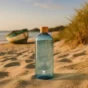 bouteille personnalisable 1000ml en pet recyclé sur la plage