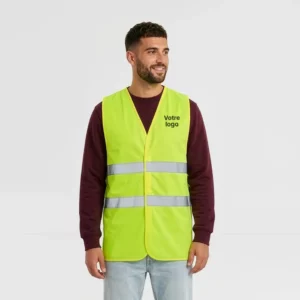 homme avec gilet de securite adulte sur fond gris