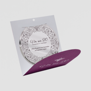 bec verseur personnalise sur fond gris