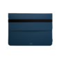 Pochette ordinateur en cuir recyclé made in France bleu nuit sur fond blanc