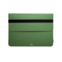 Pochette ordinateur en cuir recyclé made in France vert sur fond blanc